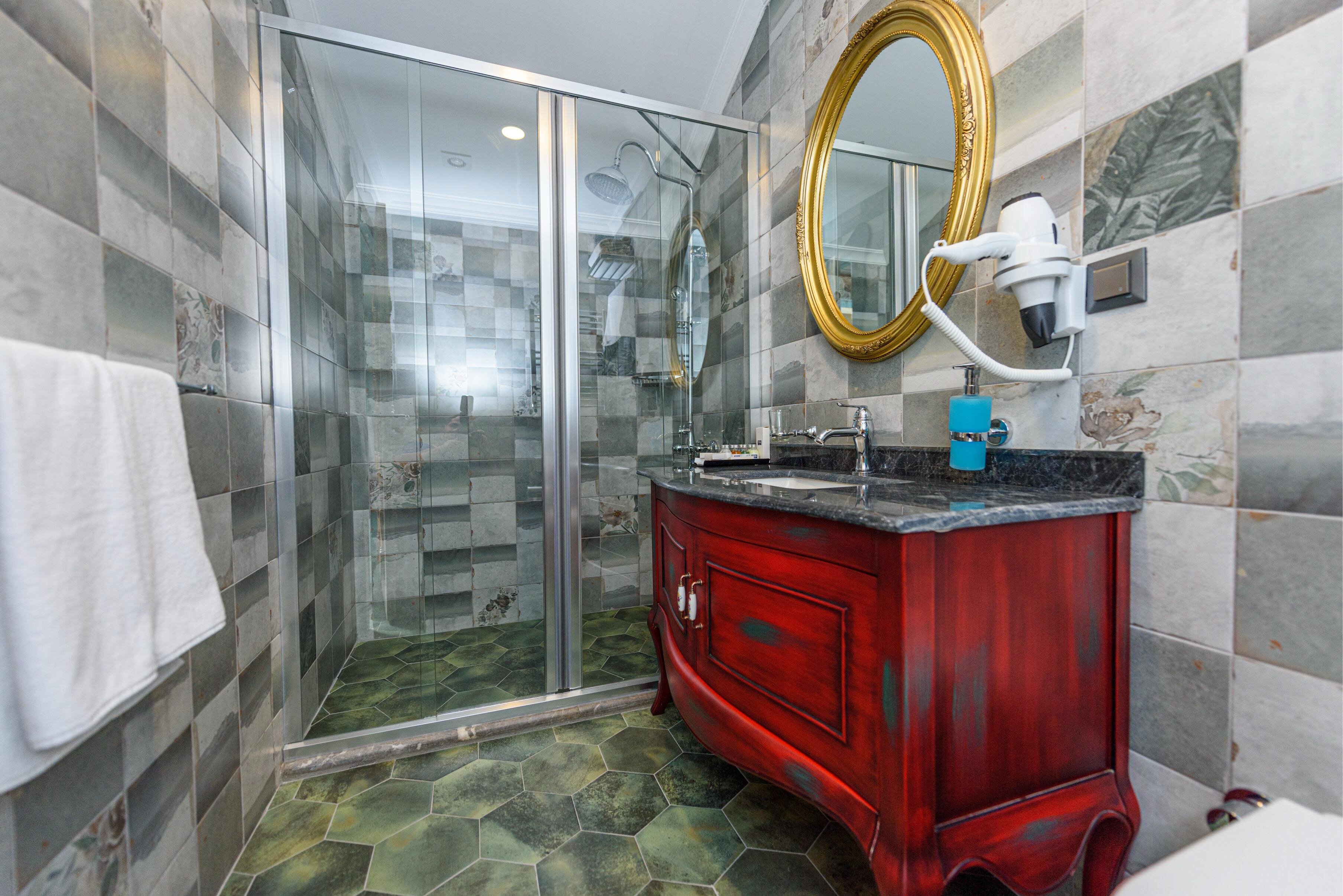 Tok Epik Hotel · 25