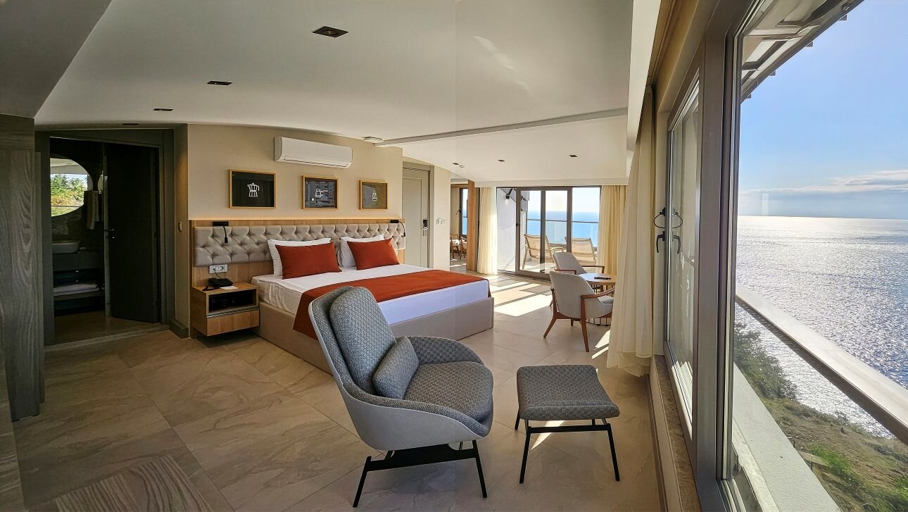 Panoramik Deniz Manzaralı King Suit