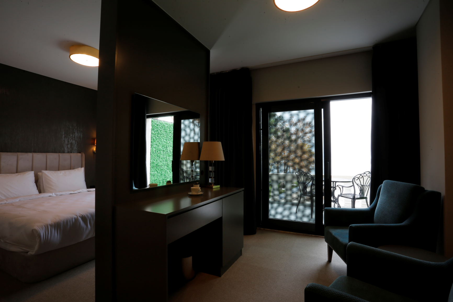Superior Room, Lake View