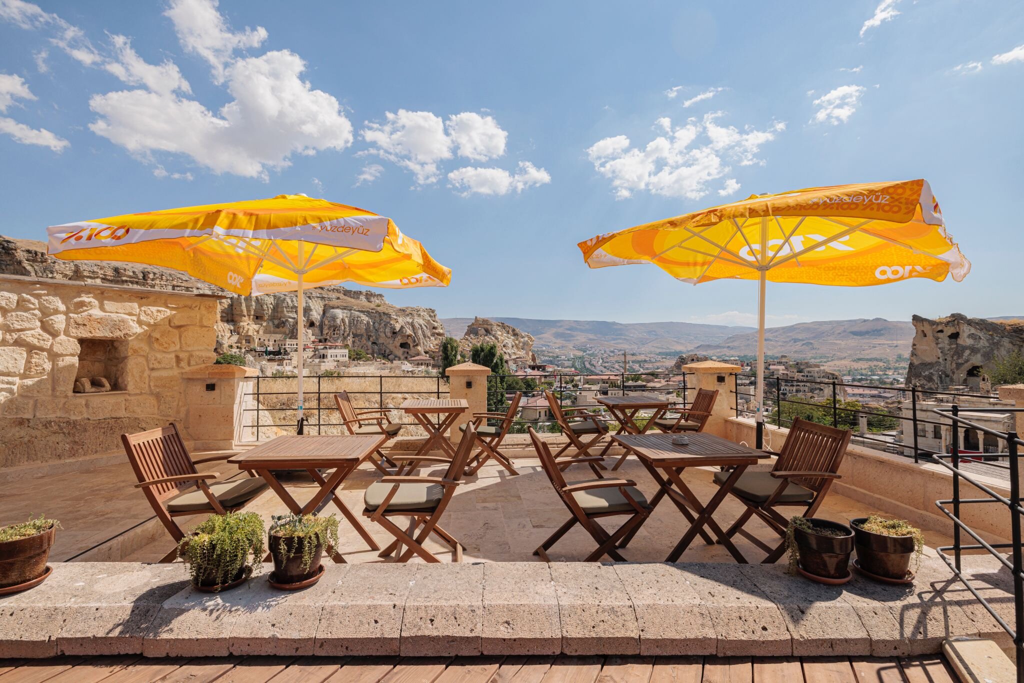 Canyon Cave Hotel
