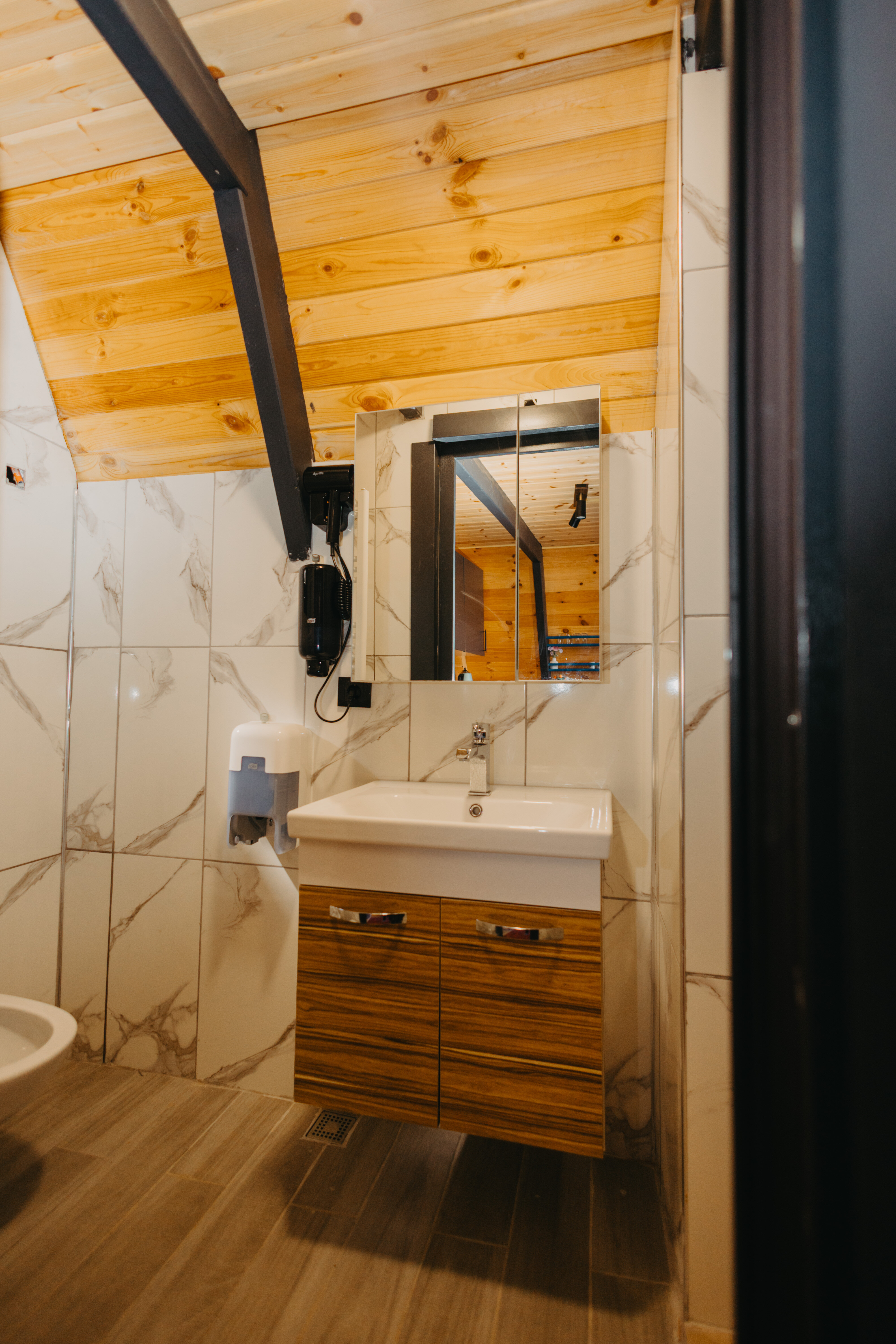 Isıtmalı Havuzlu Orman Manzaralı Bungalov