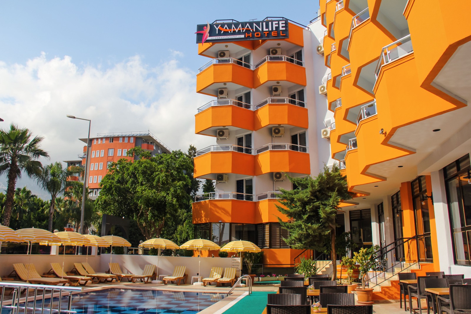 Yaman Life Hotel