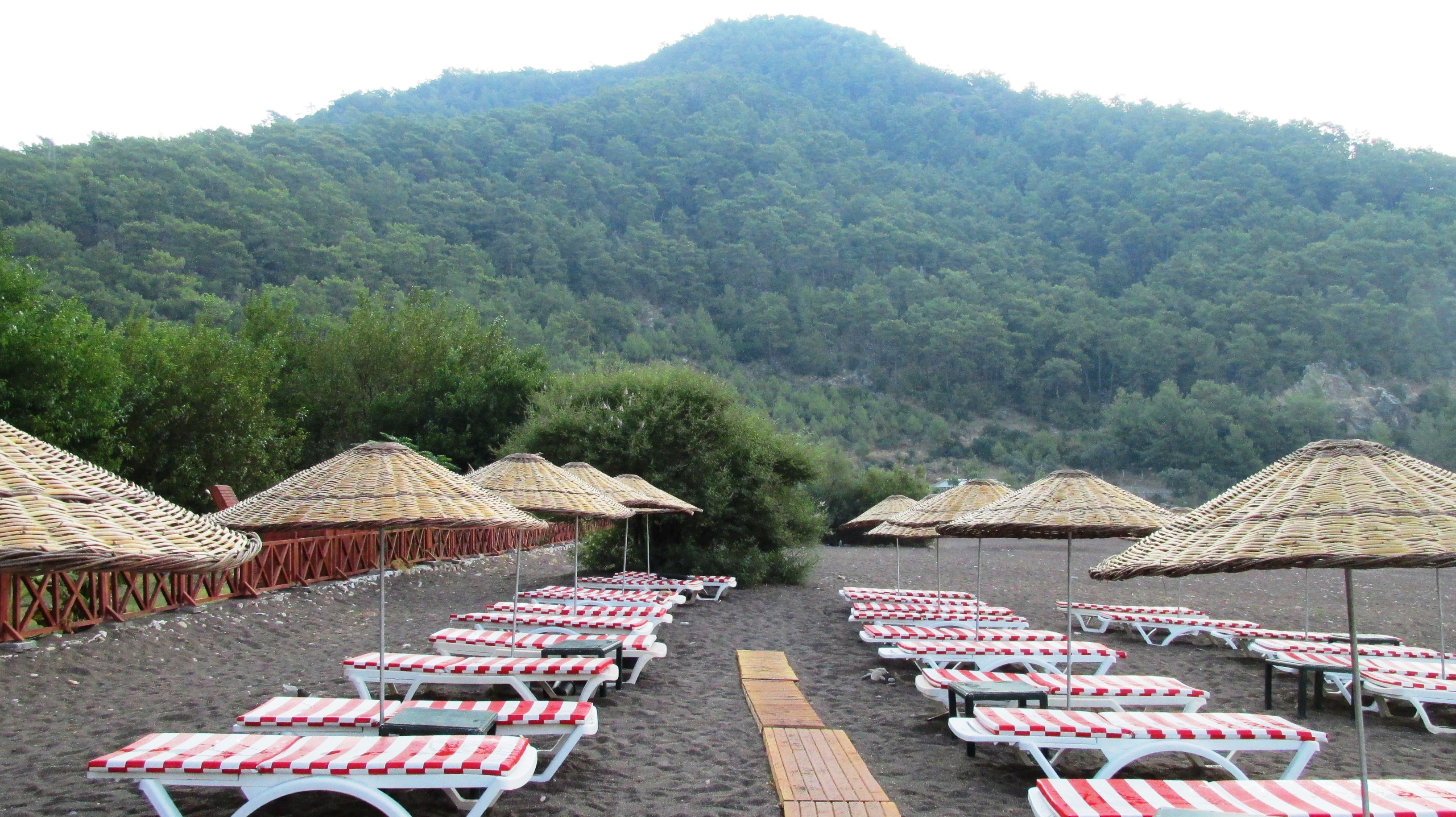 Eden Bungalows And Beach