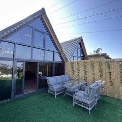 Aurora Bungalov · 3