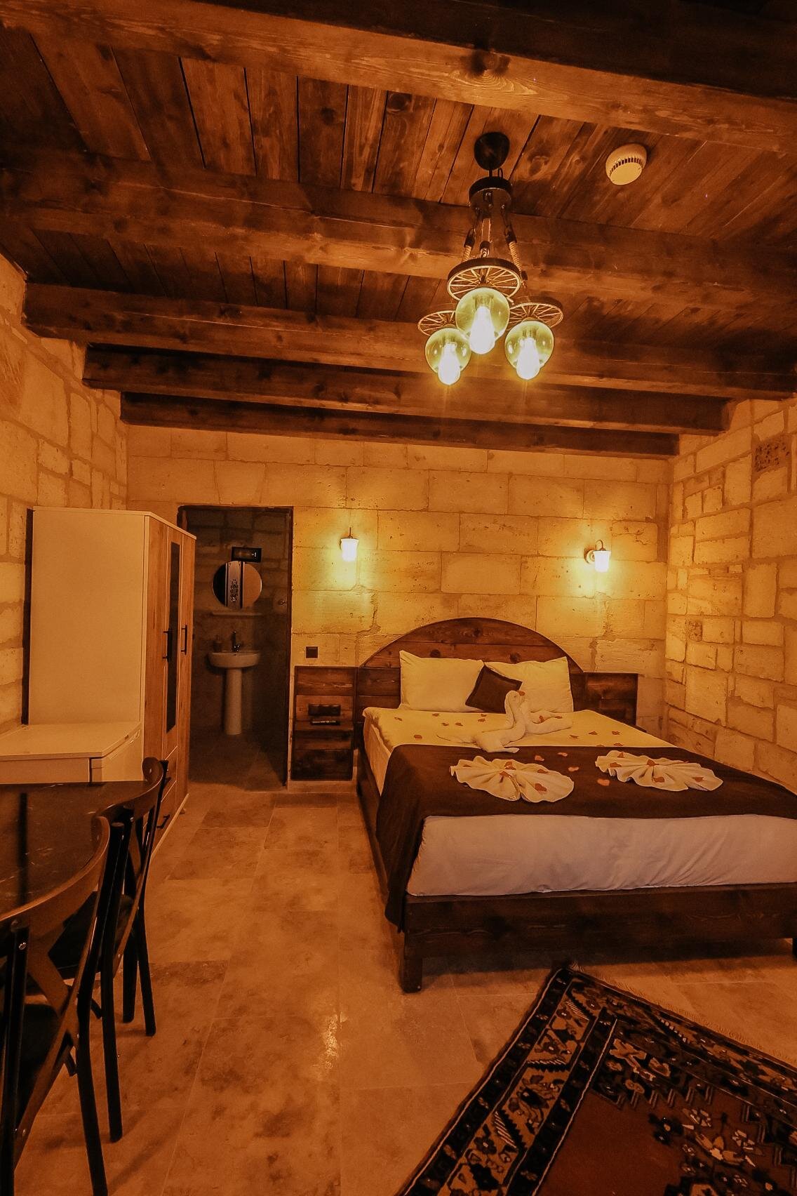 105 Aten Room