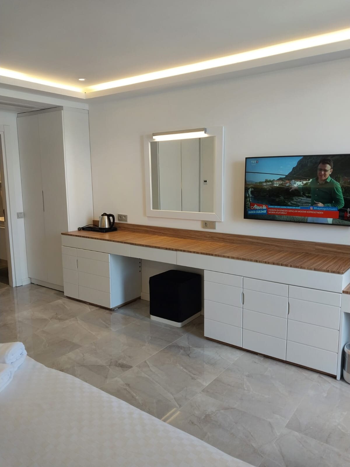 Deluxe Havuz Manzaralı Üç Kişilik