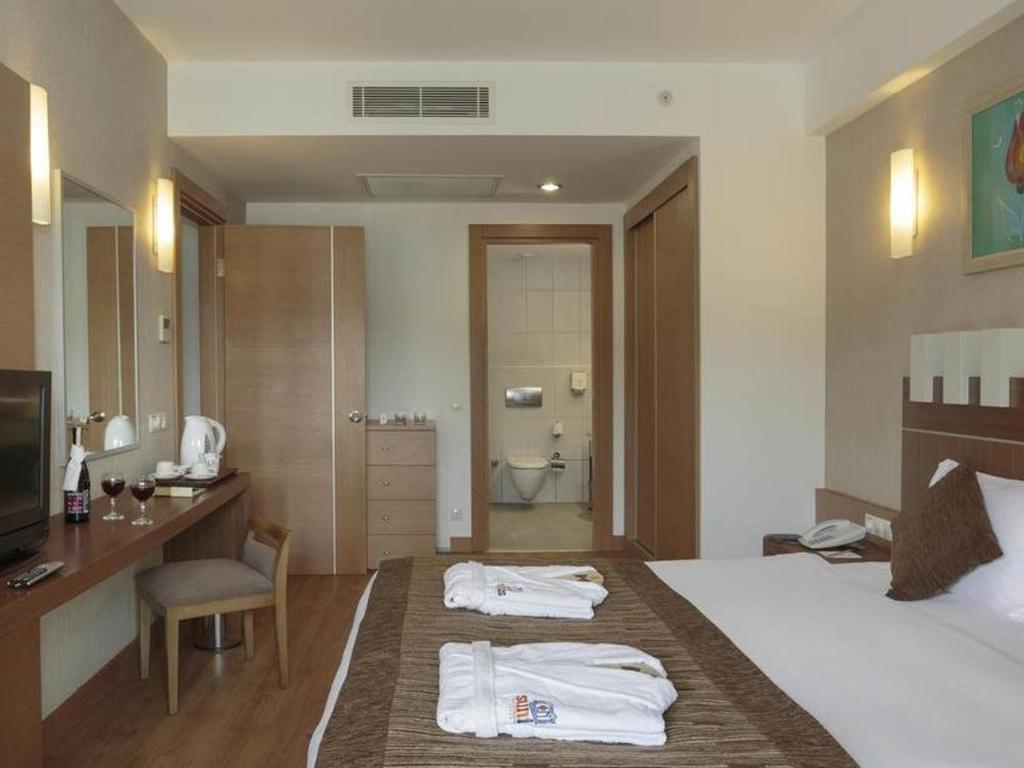 Sunis Kumköy Beach Resort Hotel & Spa Deniz Manzaralı  Aile Odası 