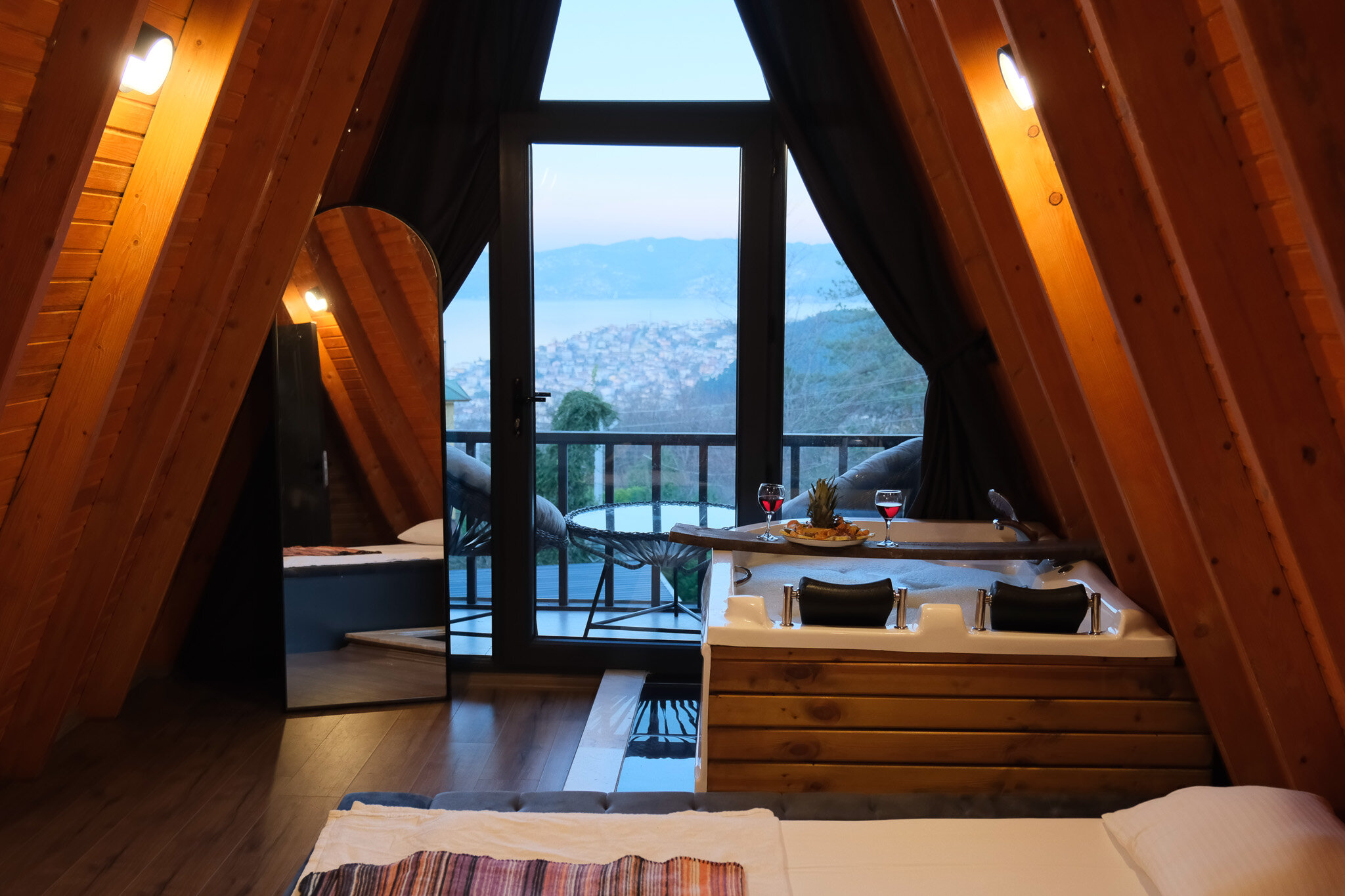 1+1 Yuvarlak Isıtmalı Havuzlu Bungalov