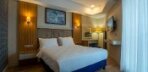 Trendy Room with Queen Size Bed Görseli