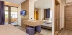 Balkonlu Double Superior Room - Kara Manzaralı Görseli