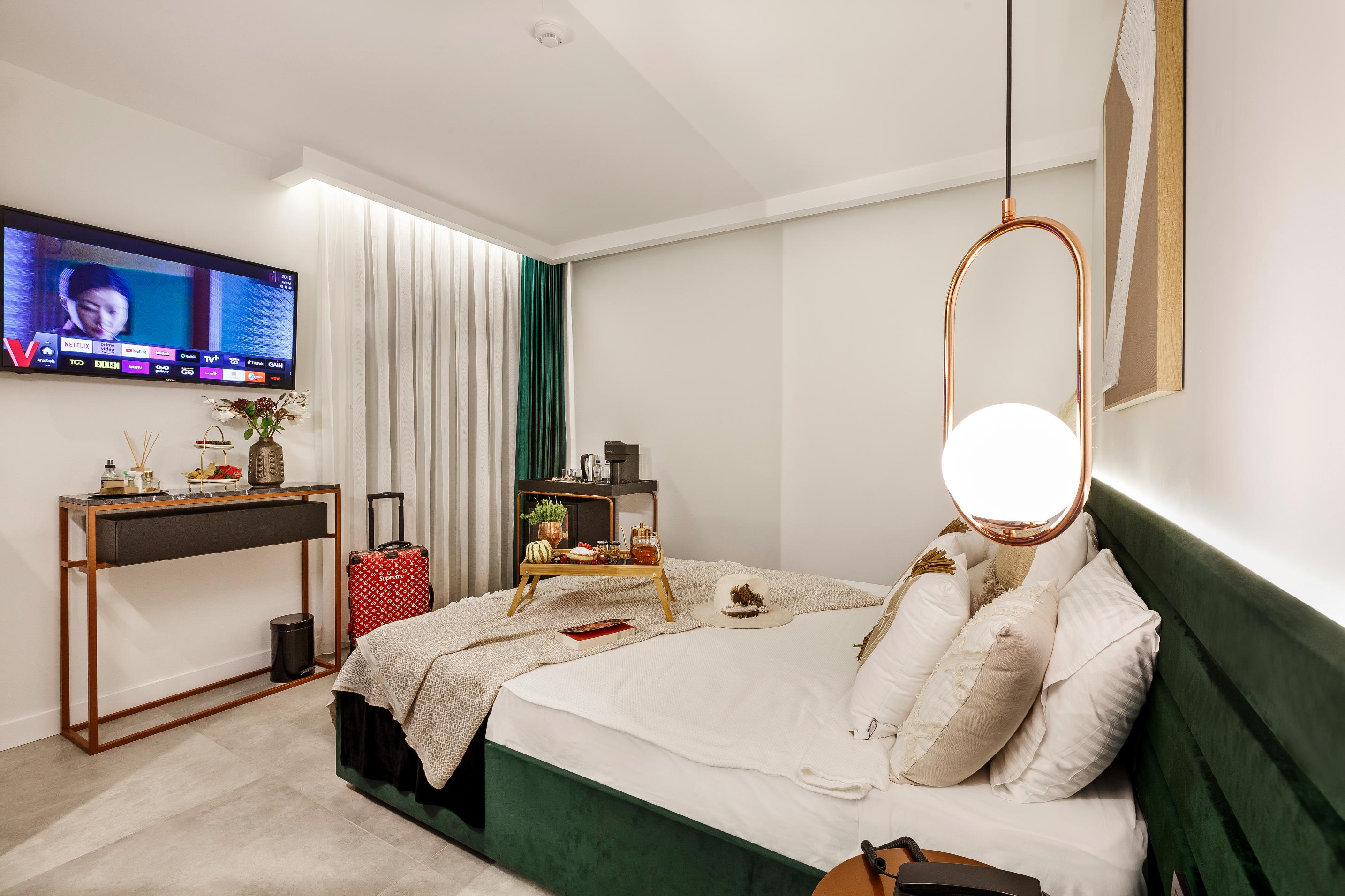 Luff Living Adult Only (+12)