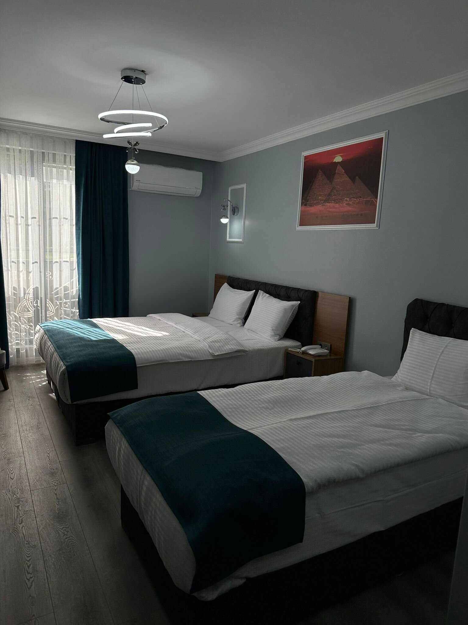 Asgard Hotel · 8