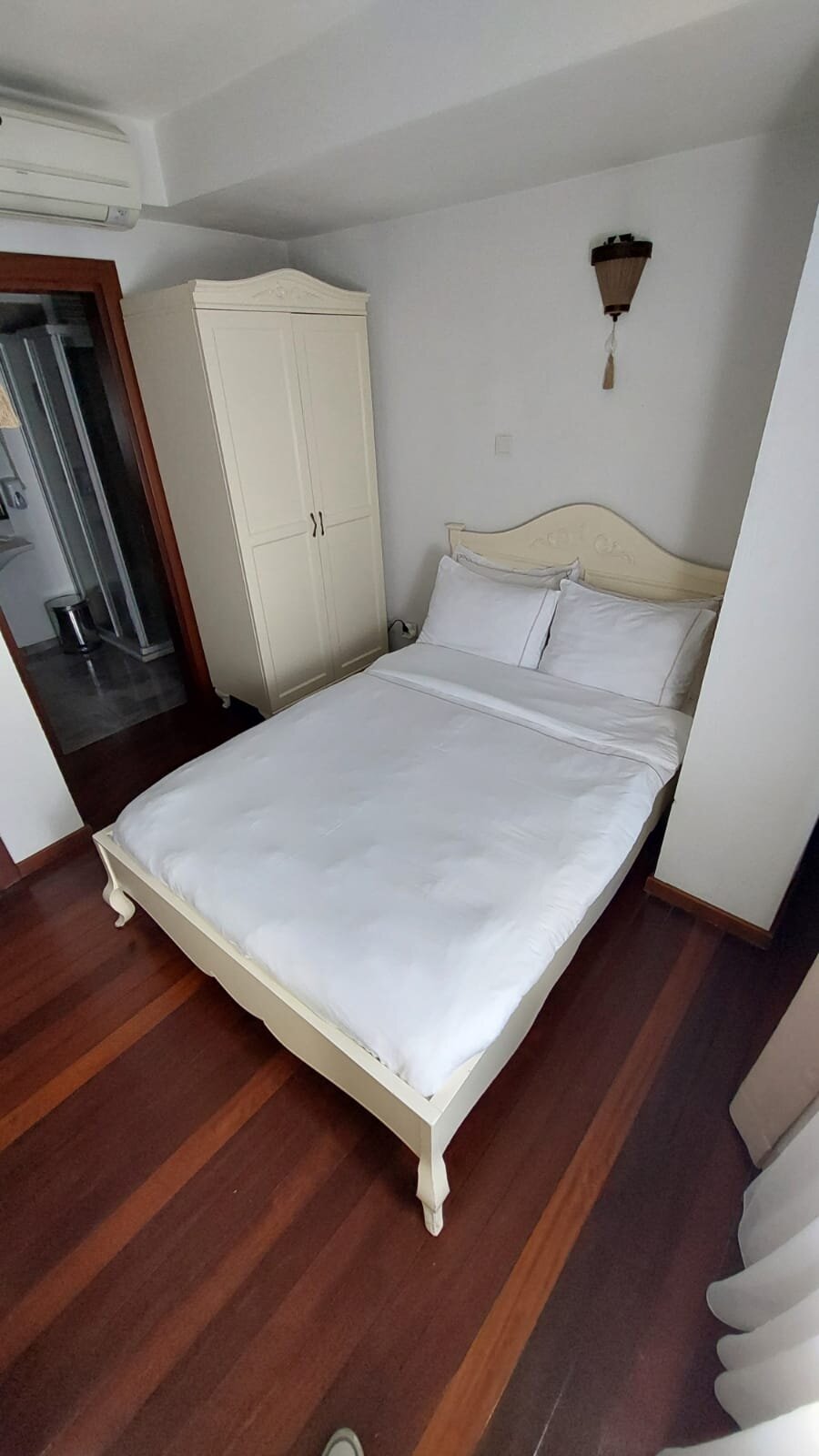 Single Büyük Yataklı Oda
