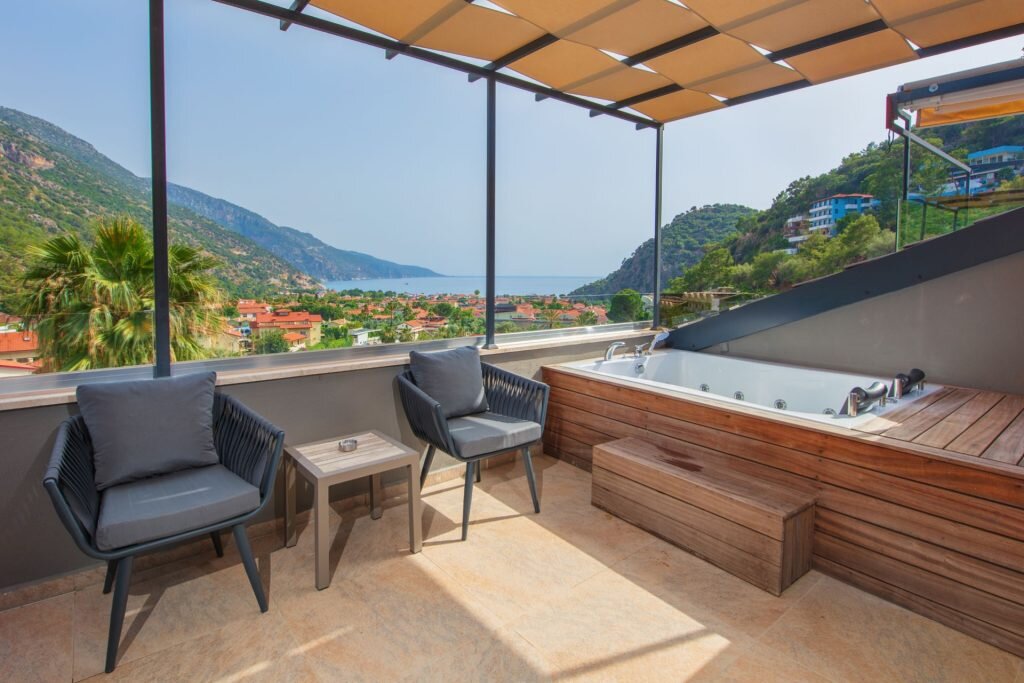 Honeymoon Suite