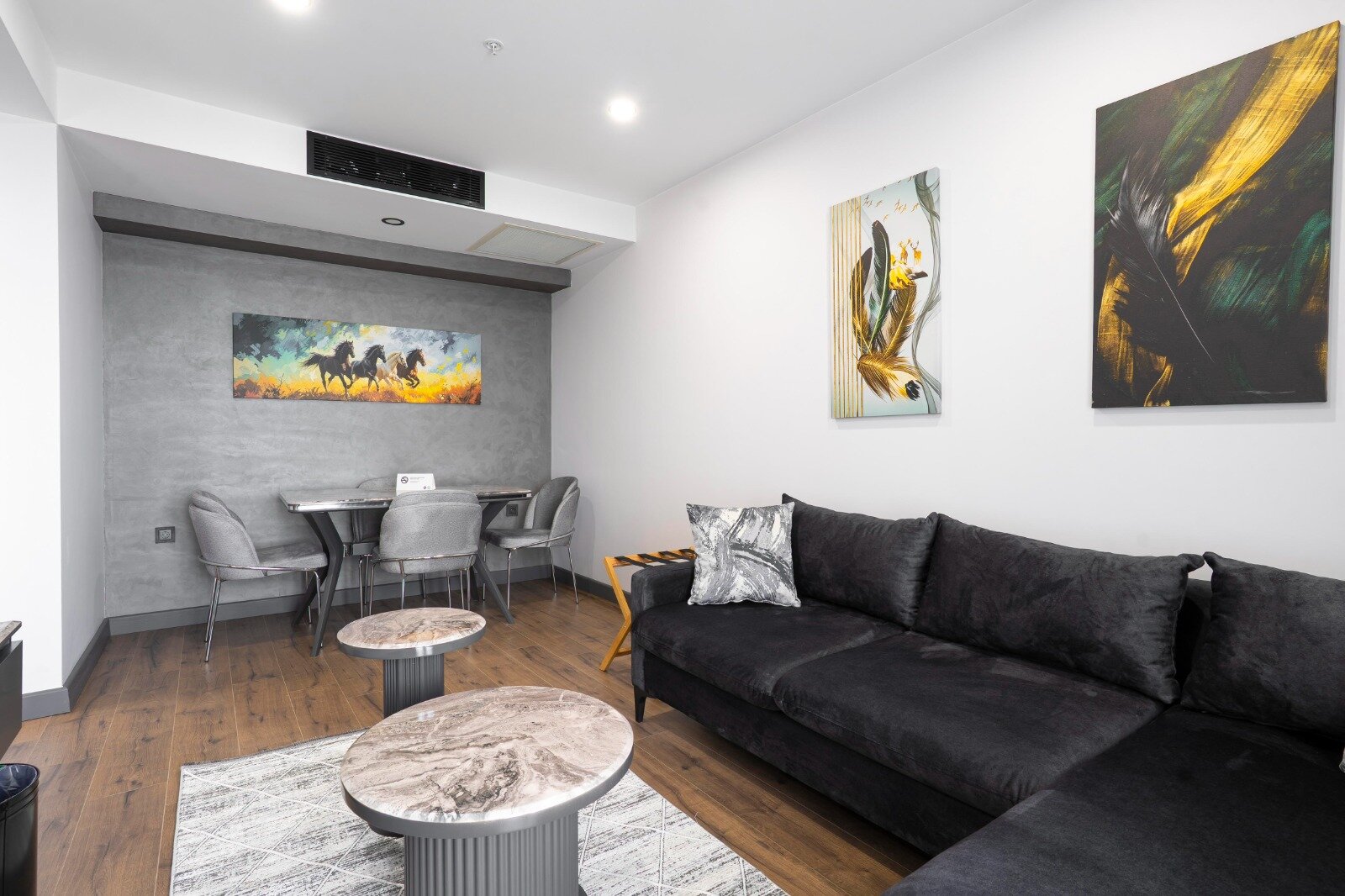 2+1 Bahçe Manzaralı Suit