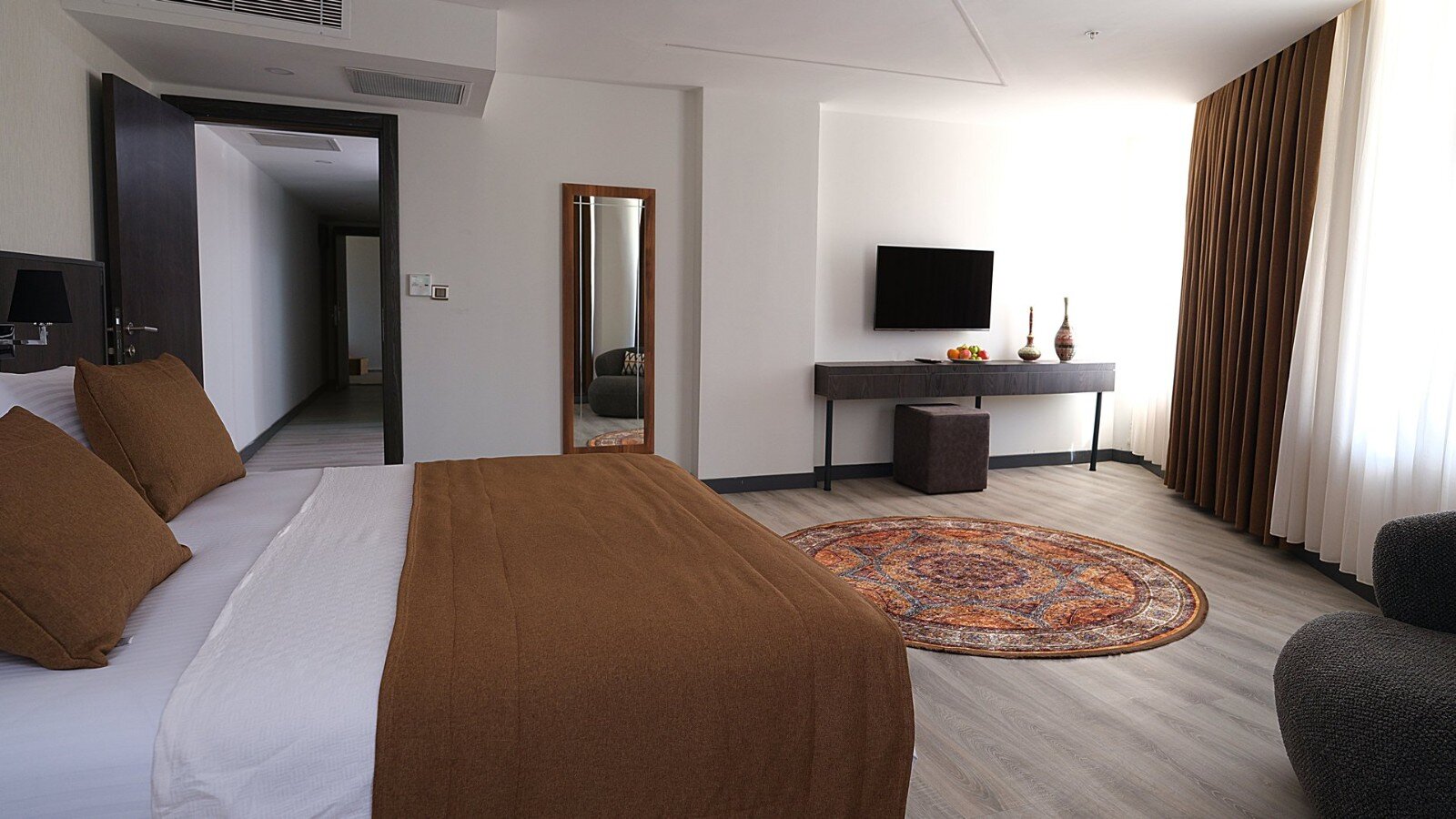 Grand Suit Room