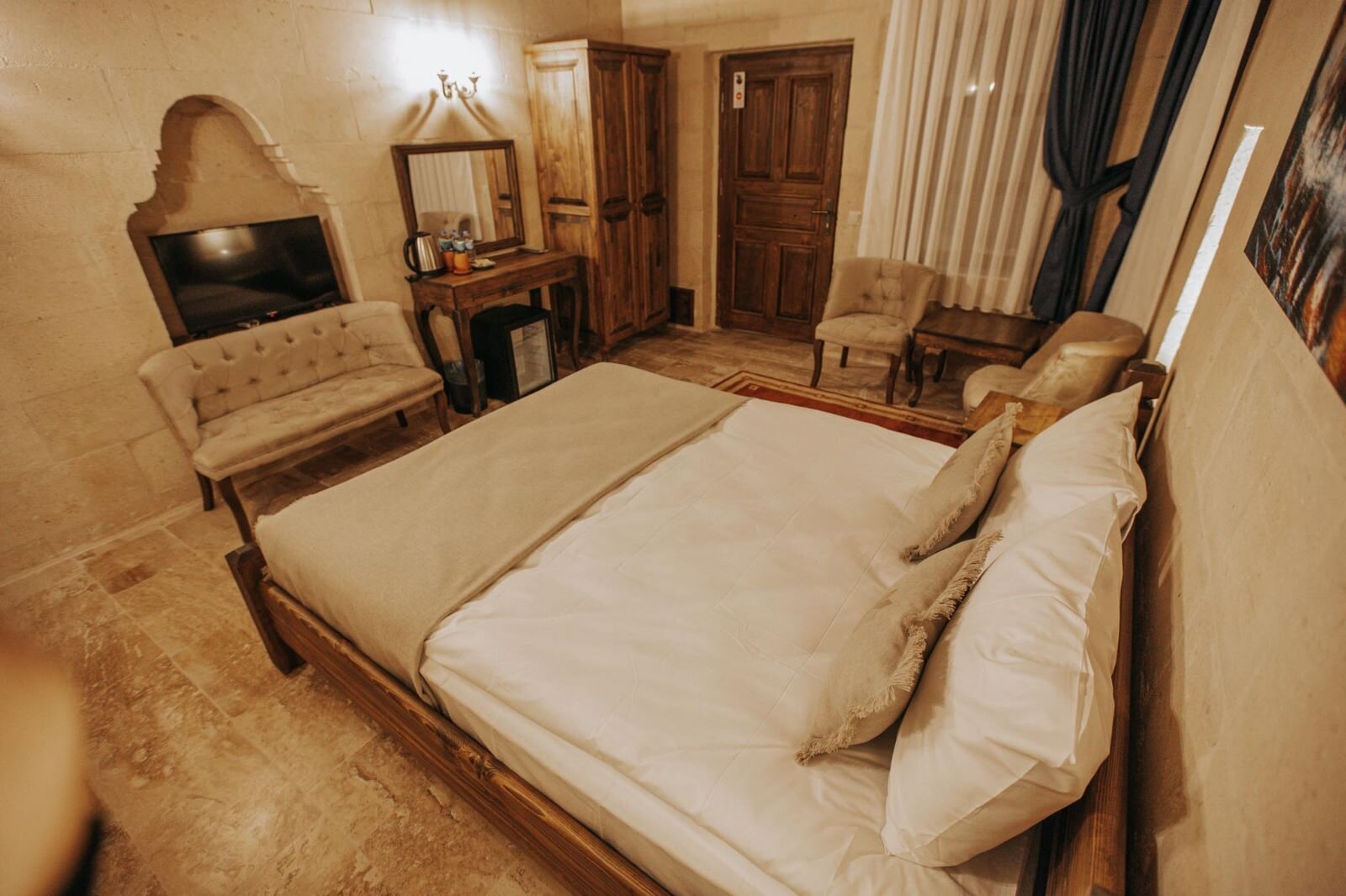 Lagania Cave Suites