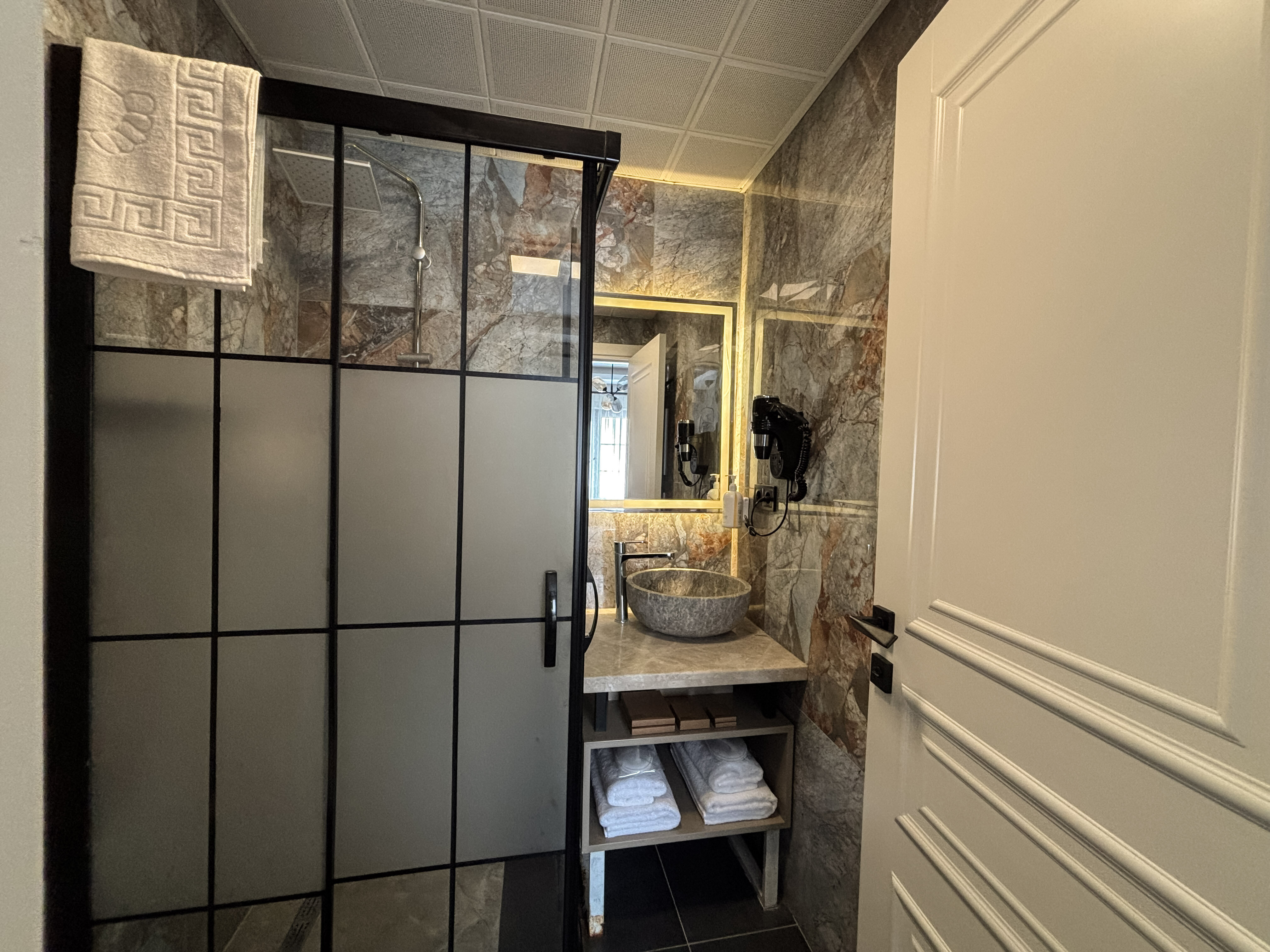 Economy Room