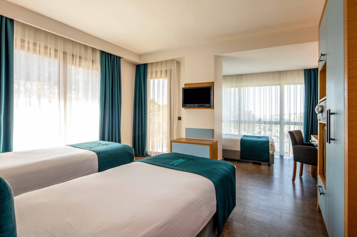 Has Balcony Room (3 Person, Balcony)