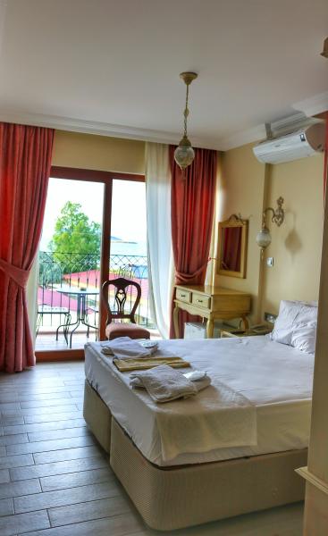Stone Hill Hotel