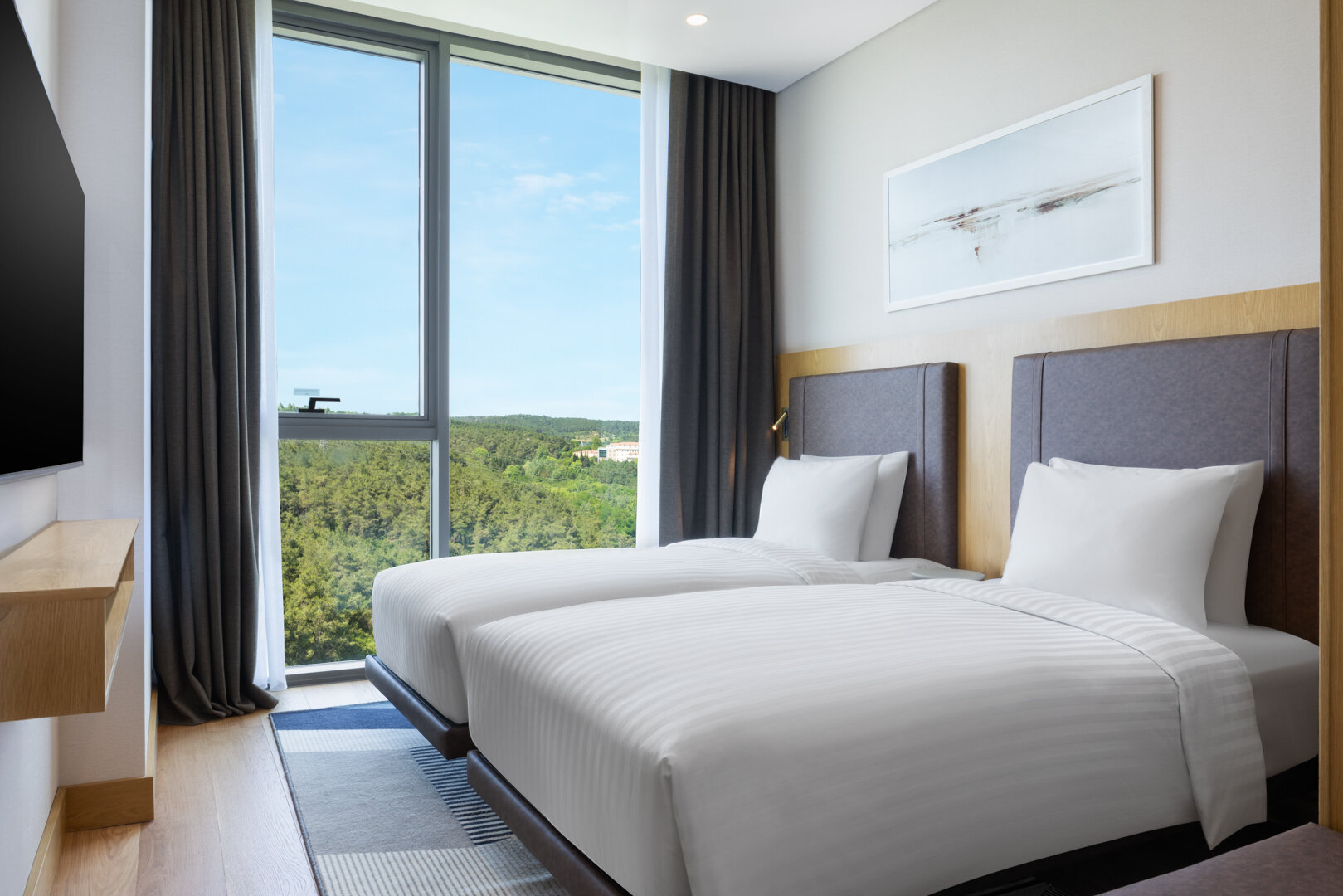 Two Bedroom Apartment Forest View with Balcony