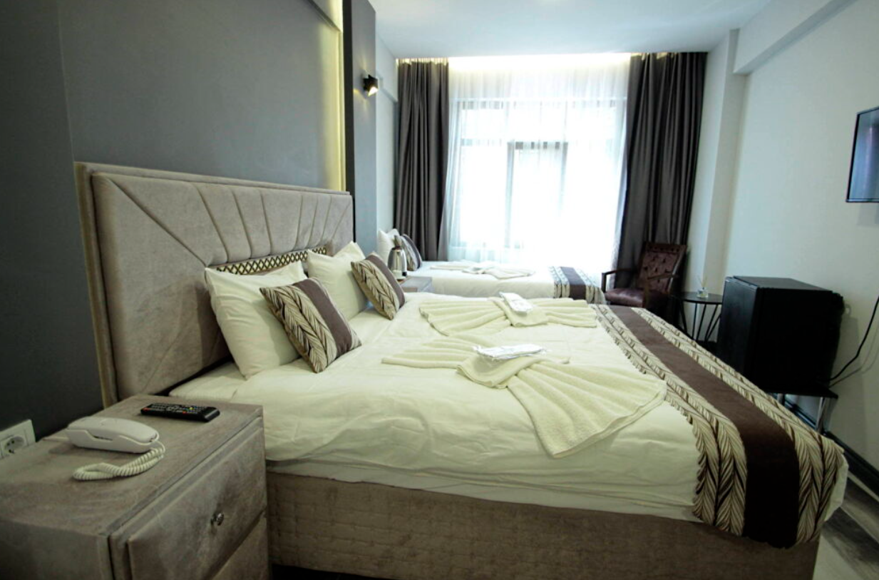 Deluxe Room (3 Person)