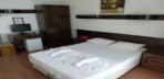 Havuz ve Kara Manzaralı Oda Görseli