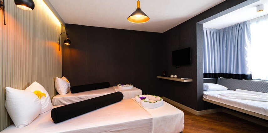 Deluxe Room (3 Person)