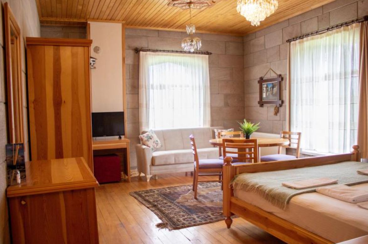 Çıldır Gölü Konağı (Taş Konak)