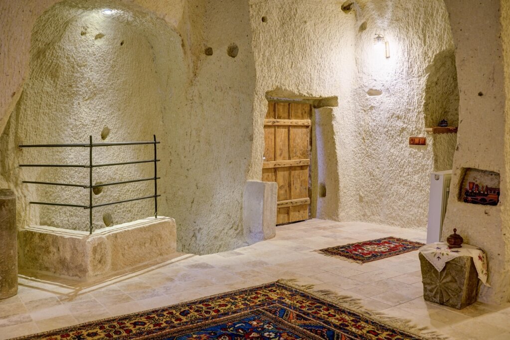 108 Melida Dubleks Cave Room