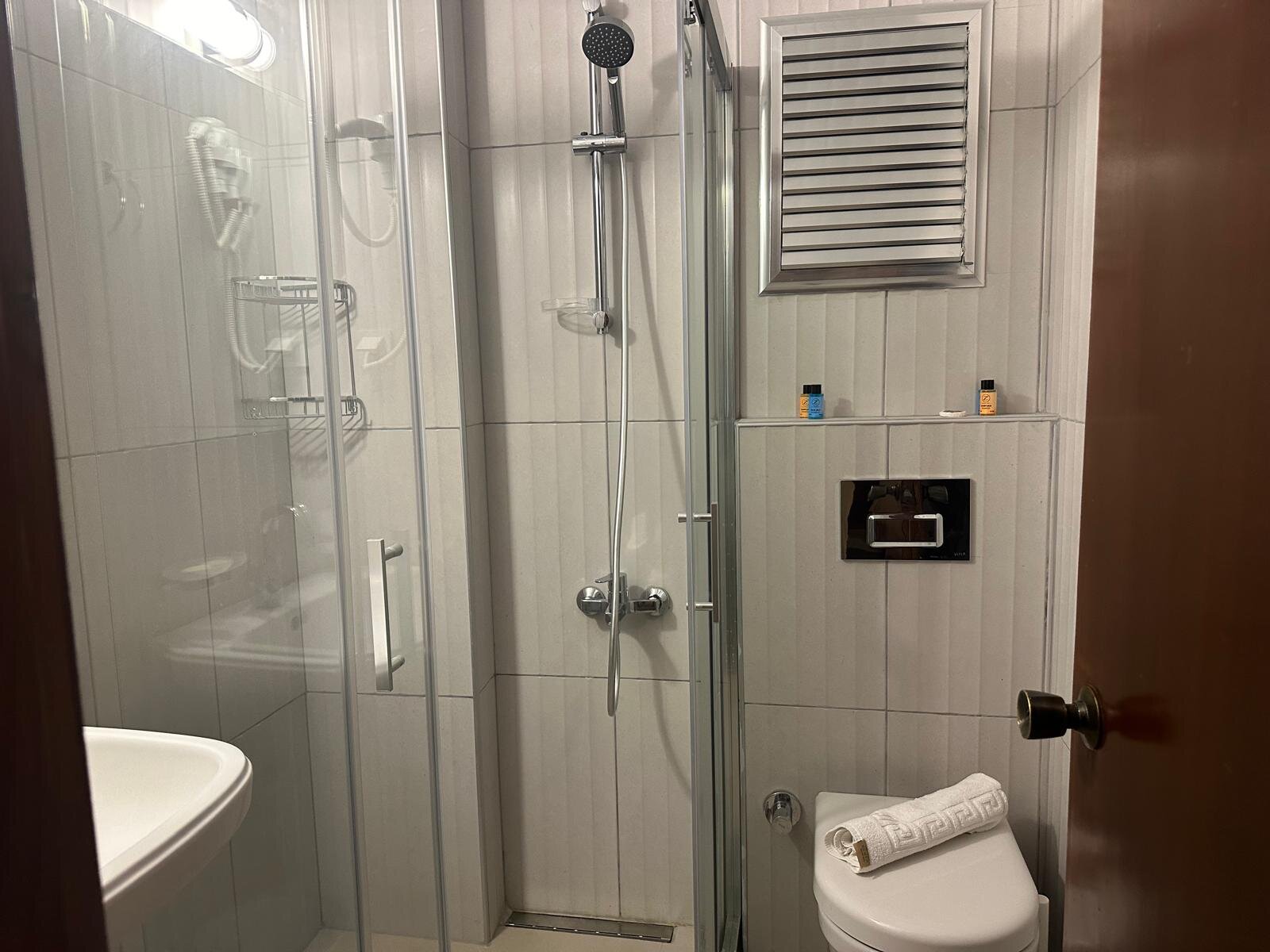 1+1 Kara Manzaralı Apart Oda