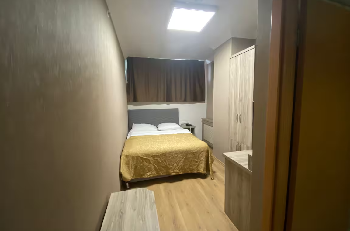 Golden Lounge Hotel · 3