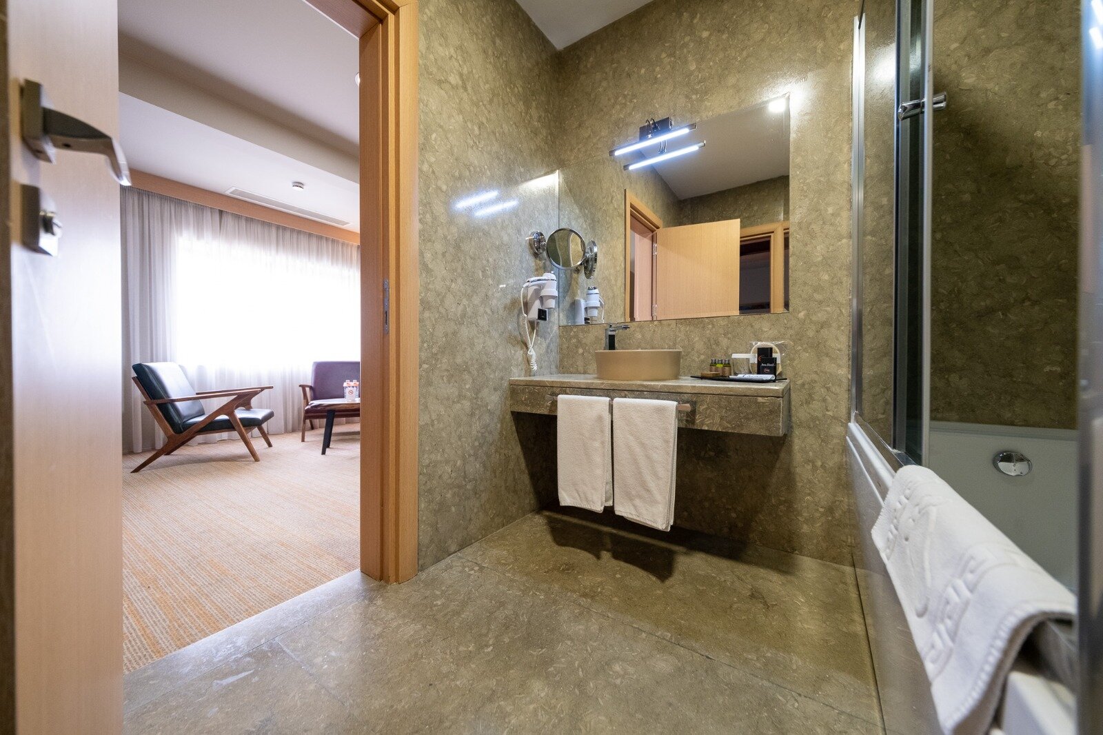 Avec Hotel · 60