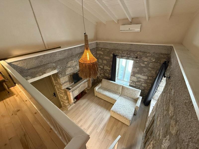 UZIVA Loft Suite