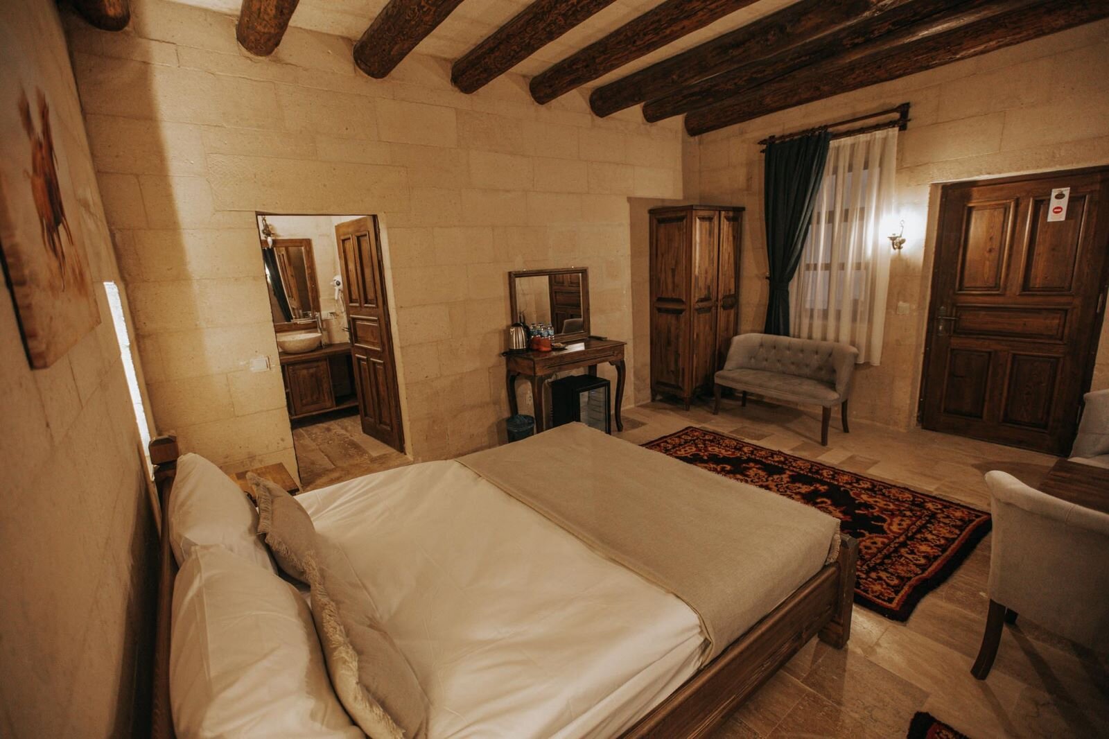 Deluxe Stone Room