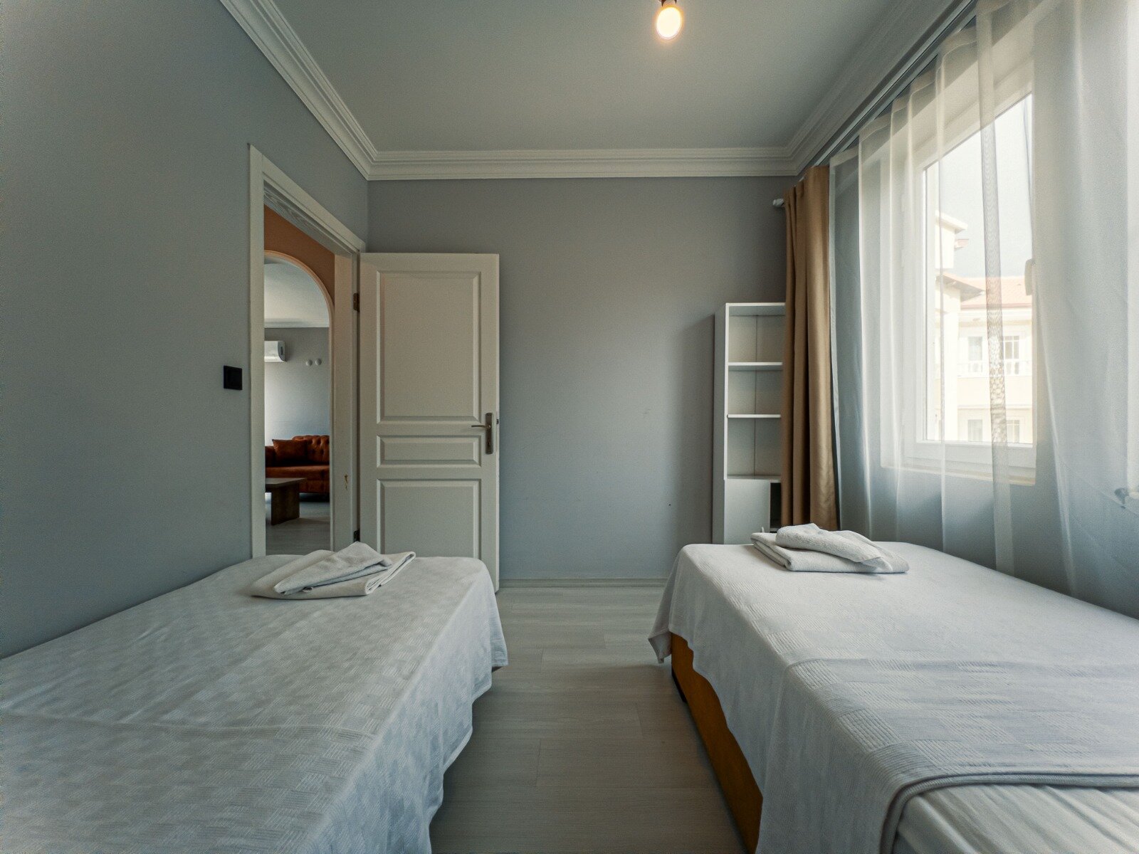 2+1 Balkonlu Bahçe ve Havuz Manzaralı Daire