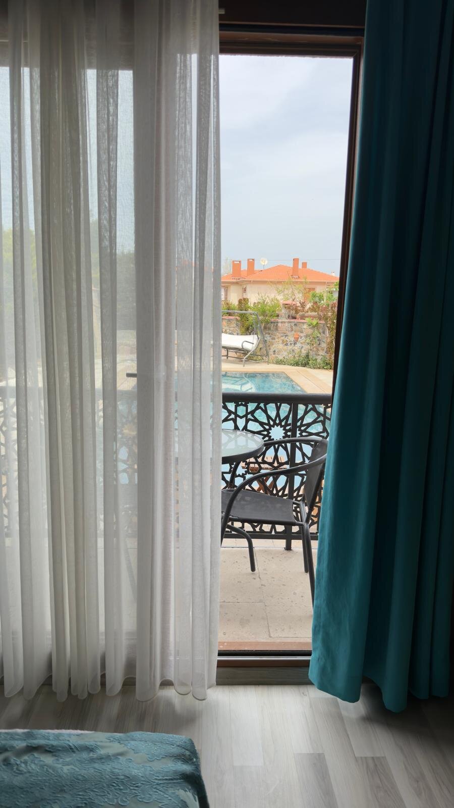 Standart Oda, Havuz Manzaralı