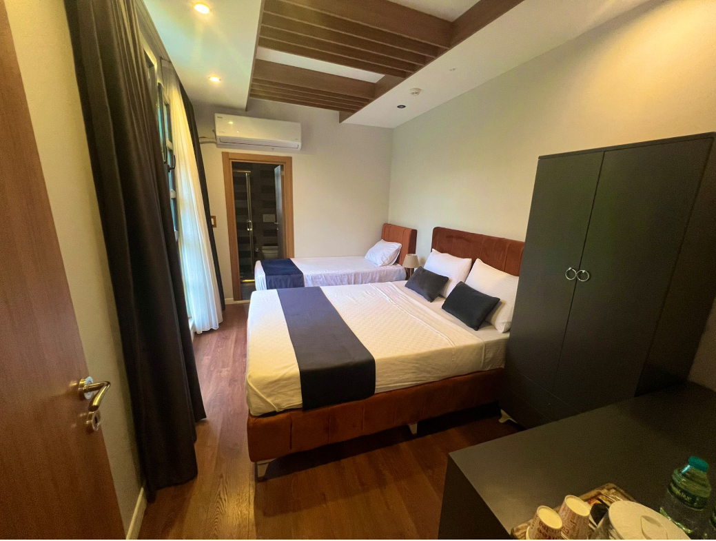 Beta Hotel · 6