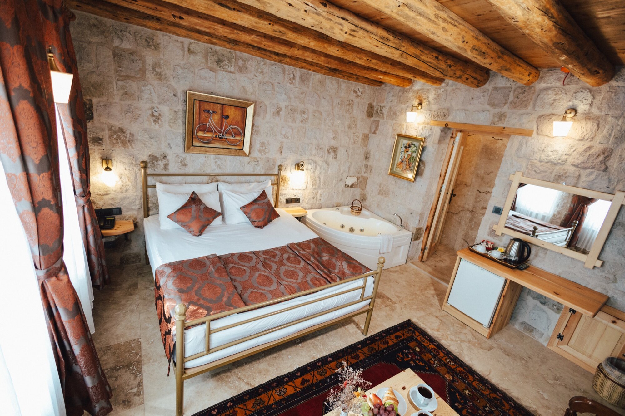 Deluxe Jacuzzi Room, Courtyard View