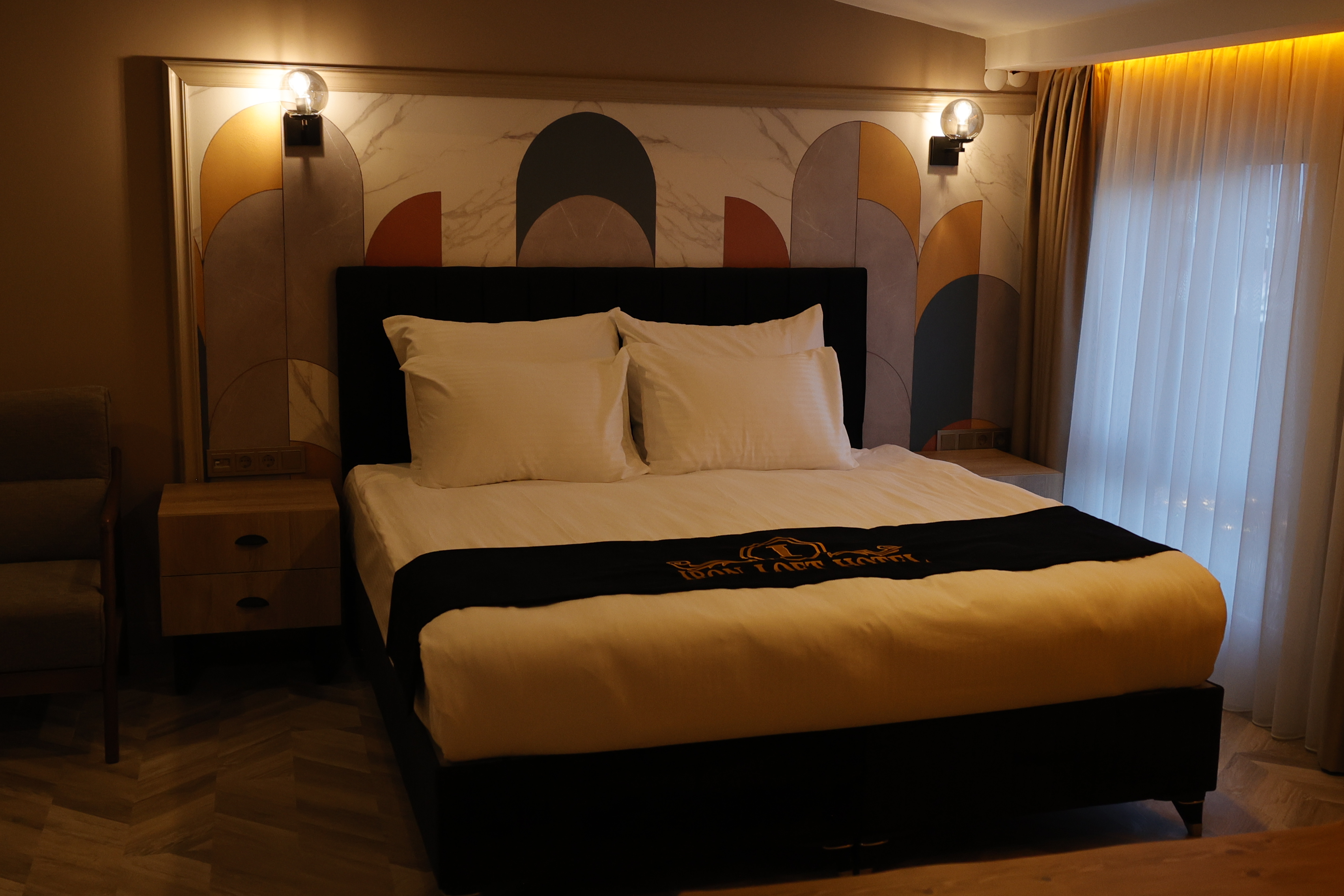 Kırmızı Jakuzili Oda