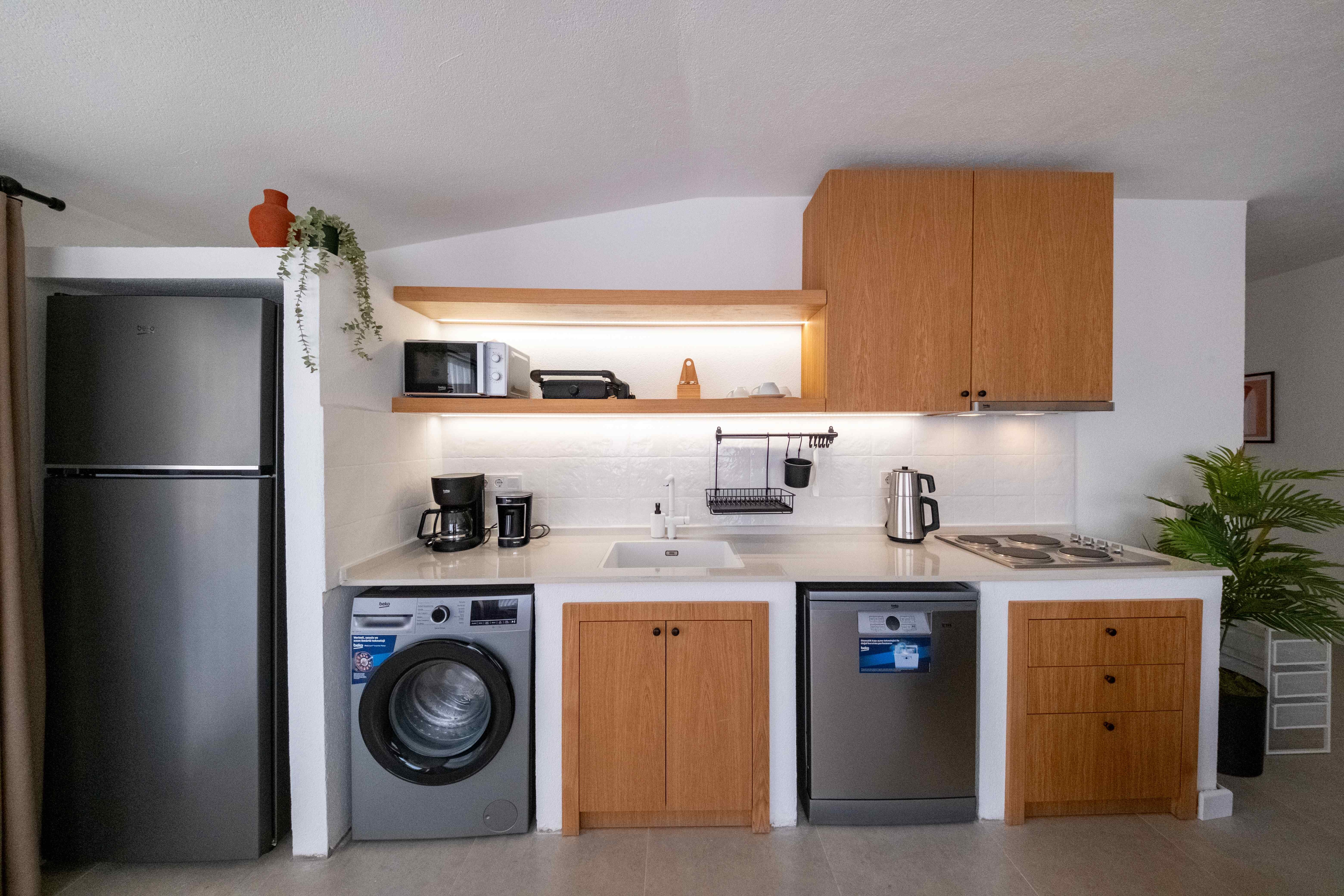 Havuz Manzaralı 2+1 Deluxe Queen Suite