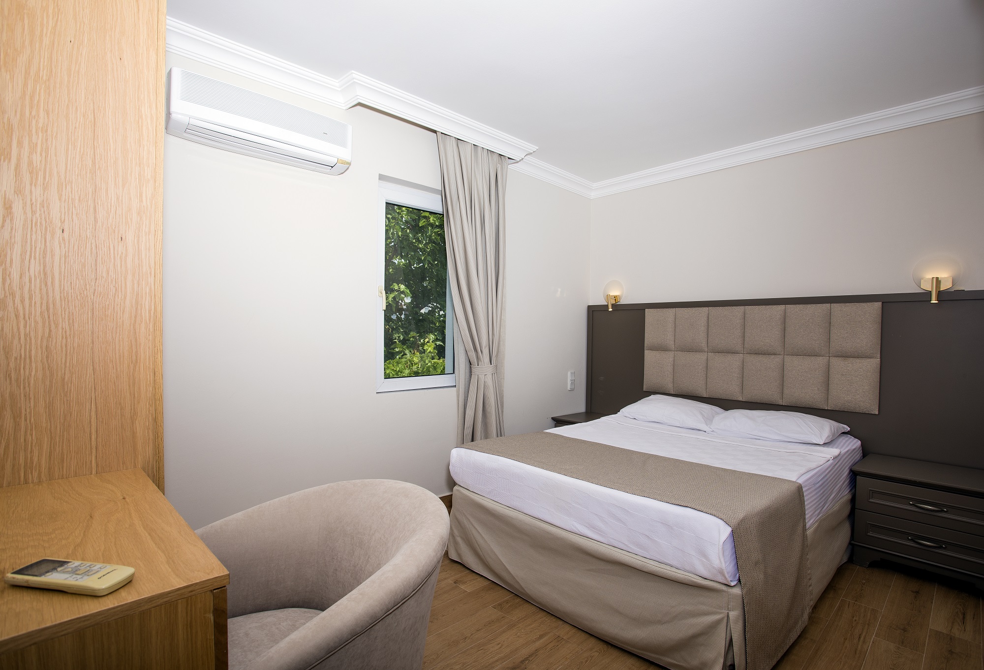 Moonshine Hotel & Suites