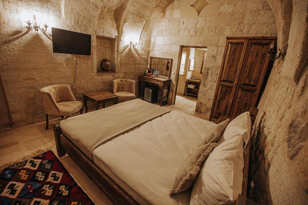 Lagania Cave Suites