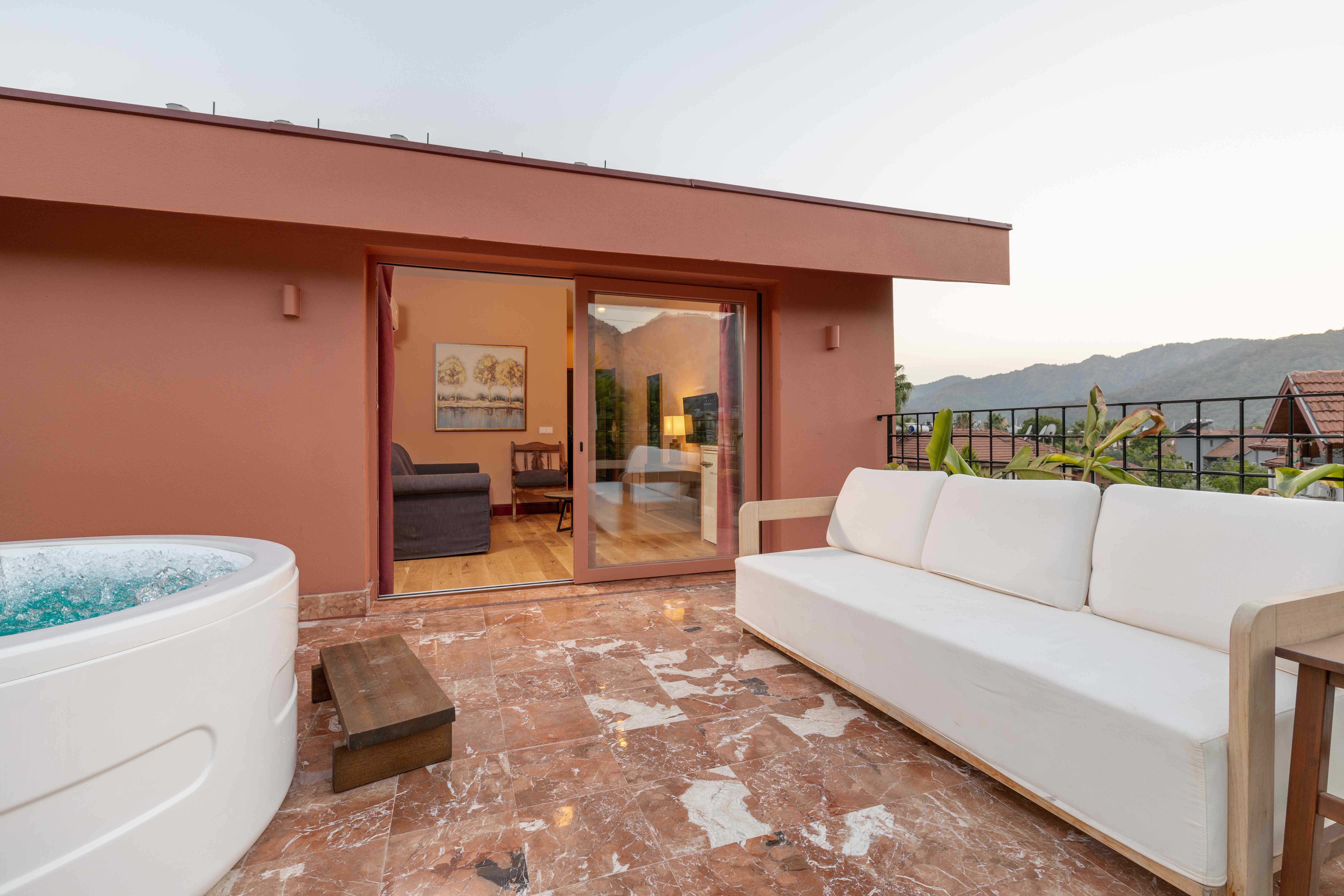 Suite Room, Pool View (4 Person, Terrace)