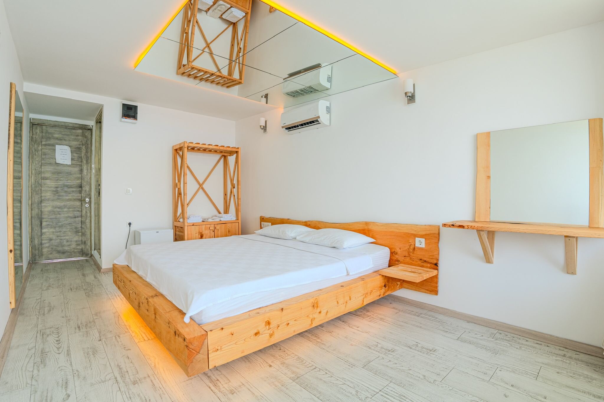 Deniz Manzaralı 1.Kat Balkonlu