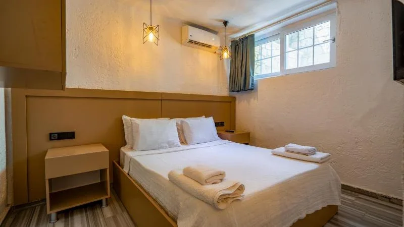 Economy Room