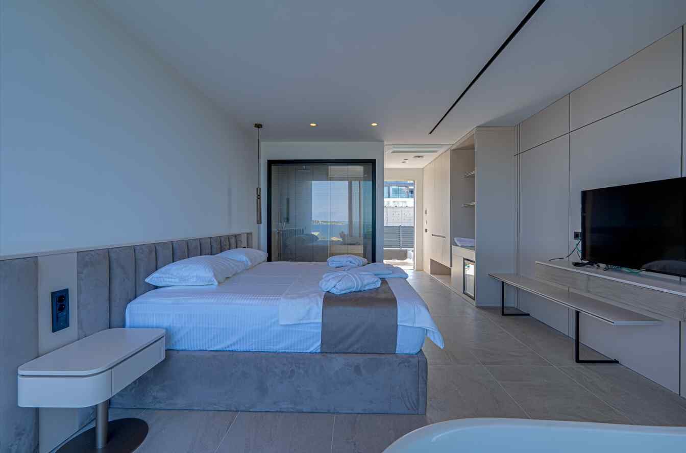 Executive Sea Studio Suite