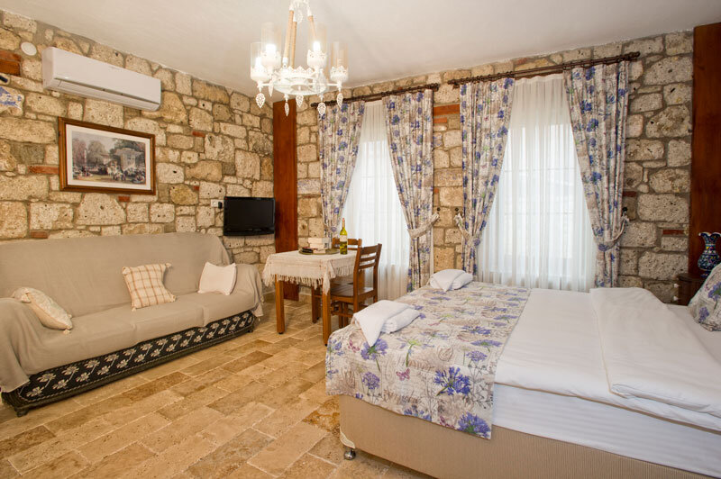 İnce Kara Apart Otel Alaçatı