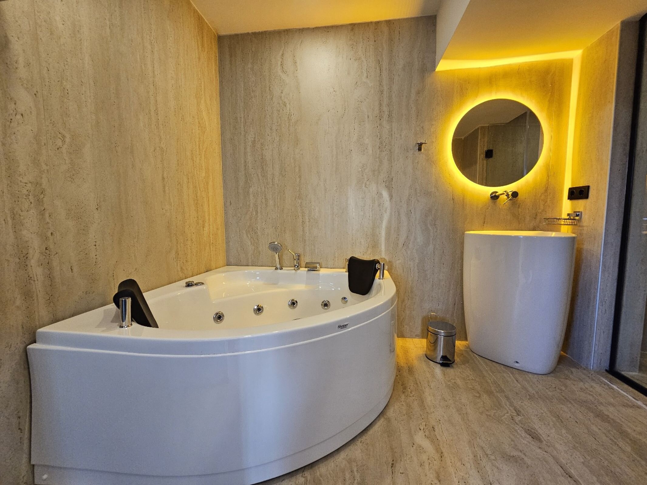 Şehir Manzaralı Suit 2