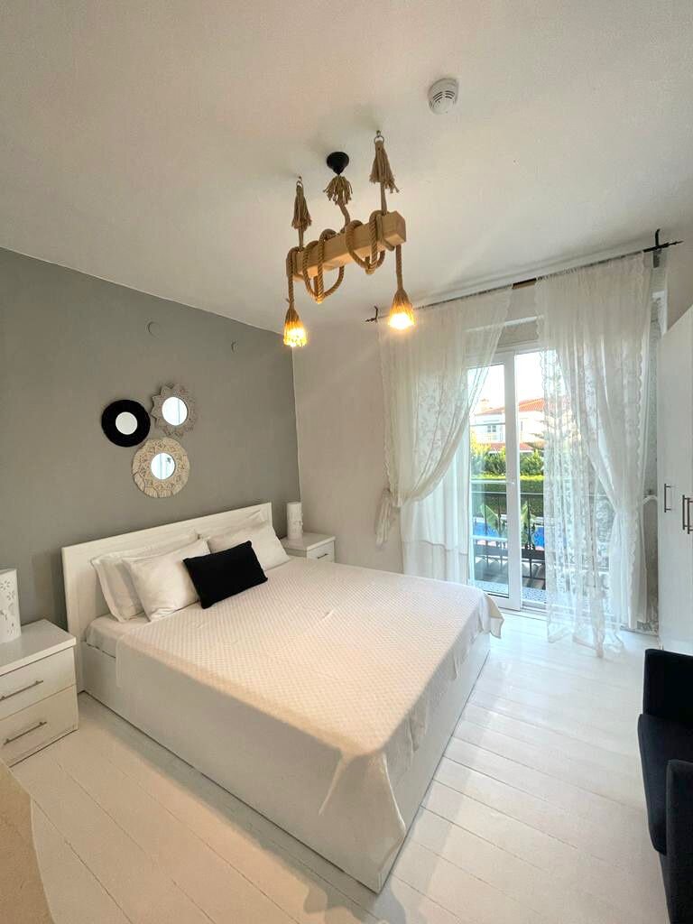 Pürlen Alaçatı · 12